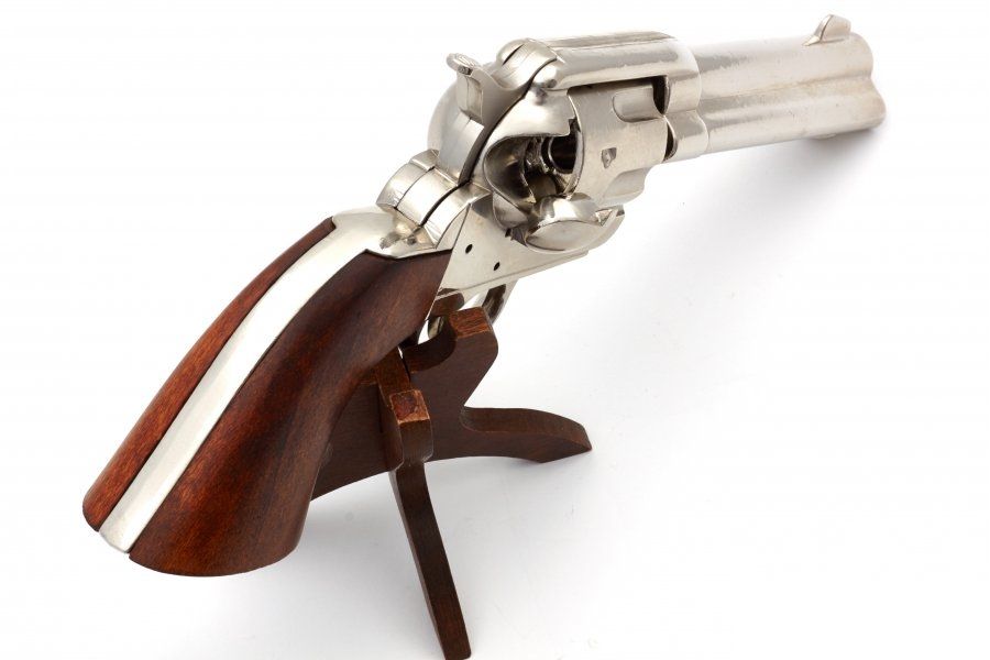 Chromowany Colt 45 wersja cywilna z 1873r.